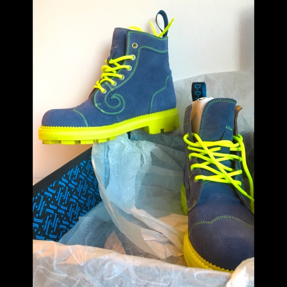 John Fluevog + Anna Shiu Colab - Picture 1 of 9